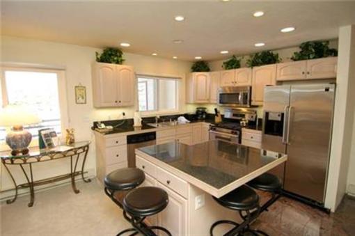 фото отеля Frias Properties - Galena St Neighborhood