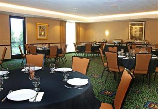 фото отеля Courtyard by Marriott Republic Airport Long Island/Farmingdale