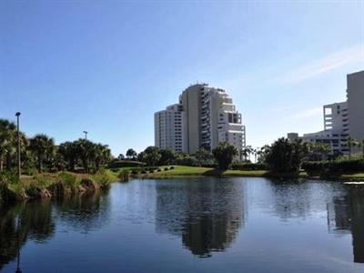 фото отеля ResortQuest Vacation Rentals Beachside II Destin