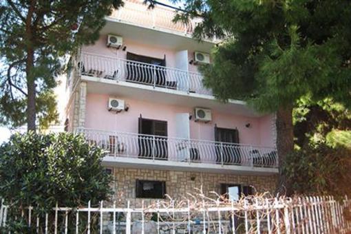 фото отеля Lucija Apartments Okrug Gornji