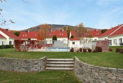 фото отеля Au Pied du Mont Sainte-Anne