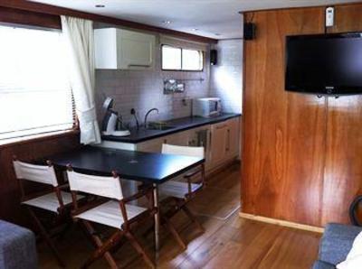 фото отеля Dutch Canal Boat Hotel