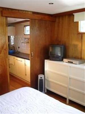 фото отеля Dutch Canal Boat Hotel