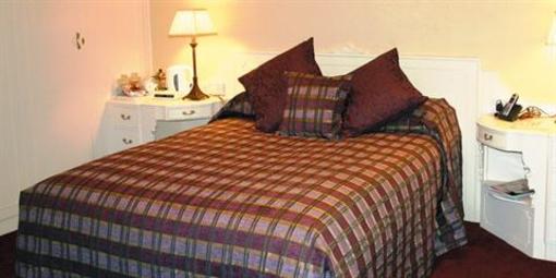 фото отеля The Bridge Hotel Prestbury