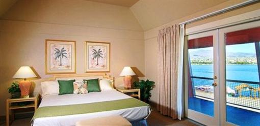фото отеля The Nautical Beachfront Resort