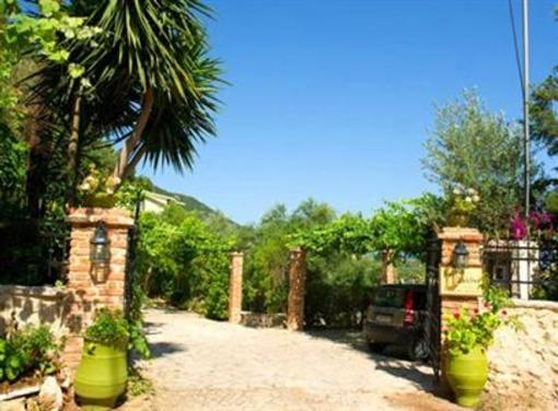 фото отеля Kastro Maistro Apartments Lefkada