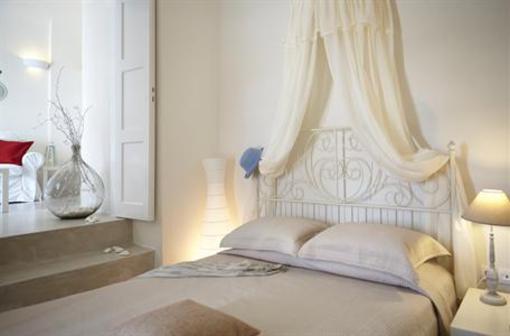 фото отеля Oia Suites