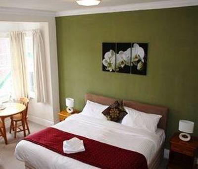 фото отеля Yardley Manor Hotel