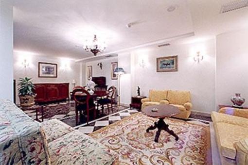 фото отеля Arriazu Hostal