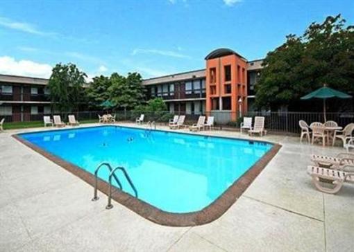 фото отеля Quality Inn Roanoke Airport