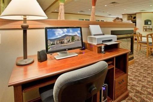 фото отеля Holiday Inn Express and Suites Beatrice