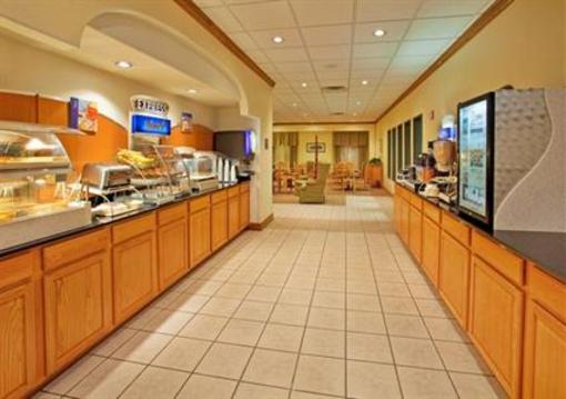 фото отеля Holiday Inn Express and Suites Beatrice