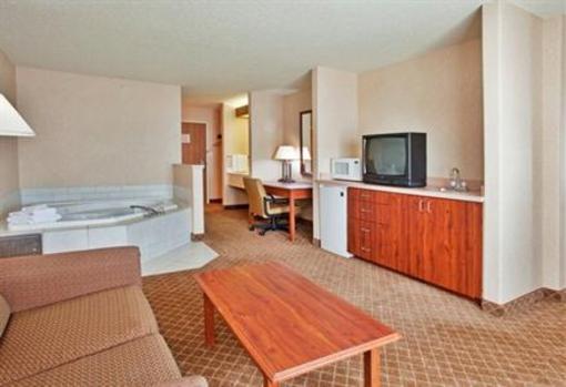 фото отеля Holiday Inn Express and Suites Beatrice
