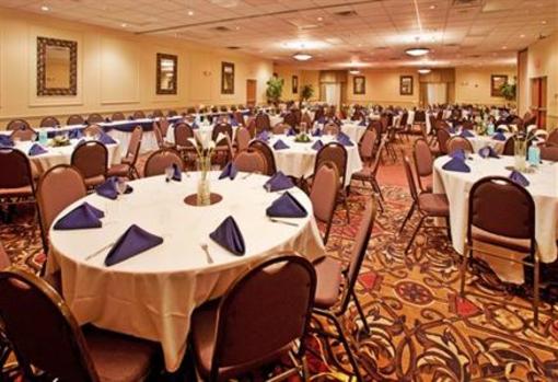 фото отеля Holiday Inn Express and Suites Beatrice