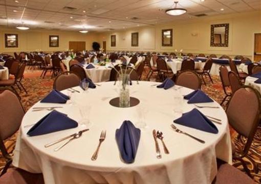 фото отеля Holiday Inn Express and Suites Beatrice