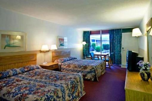 фото отеля Americas Best Value Inn & Suites Kansas City (Missouri)