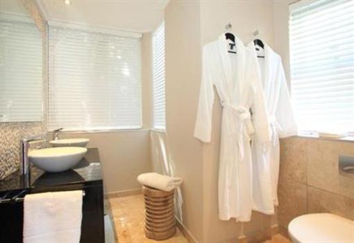 фото отеля Periwinkle Guest Lodge Plettenberg Bay