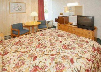 фото отеля Econo Lodge Inn & Suites Plattsburgh