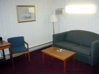 фото отеля Econo Lodge Inn & Suites Plattsburgh