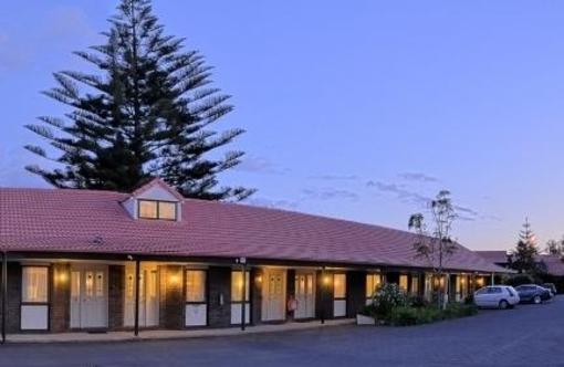 фото отеля Airport Manor Inn