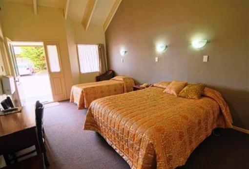 фото отеля Airport Manor Inn