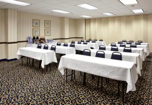 фото отеля Holiday Inn Express Richmond - I64 At Innsbrook