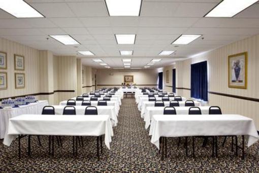фото отеля Holiday Inn Express Richmond - I64 At Innsbrook
