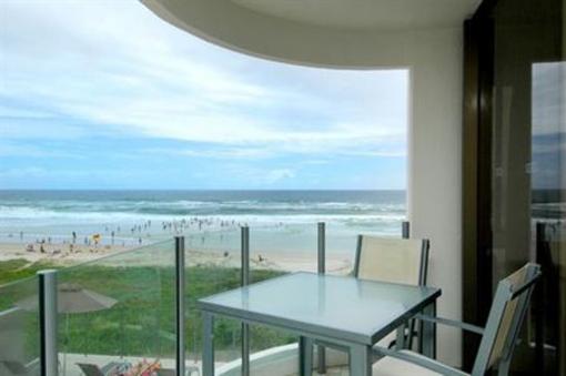 фото отеля Dorchester On The Beach Apartments Gold Coast