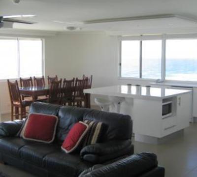 фото отеля Dorchester On The Beach Apartments Gold Coast
