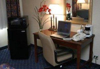 фото отеля Holiday Inn Fort Lee