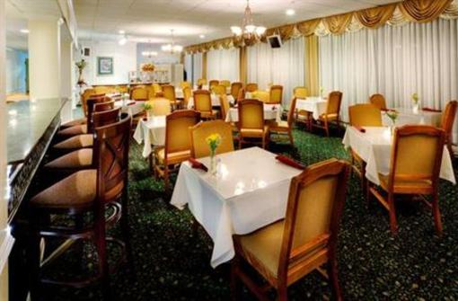 фото отеля Holiday Inn Fort Lee