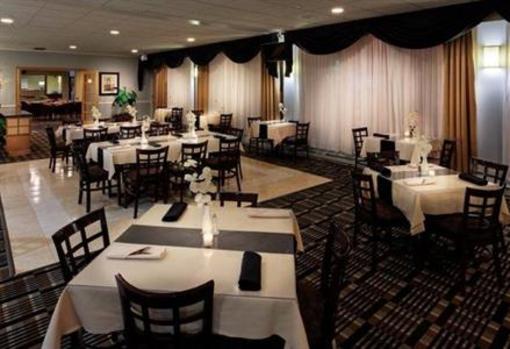фото отеля Holiday Inn Fort Lee