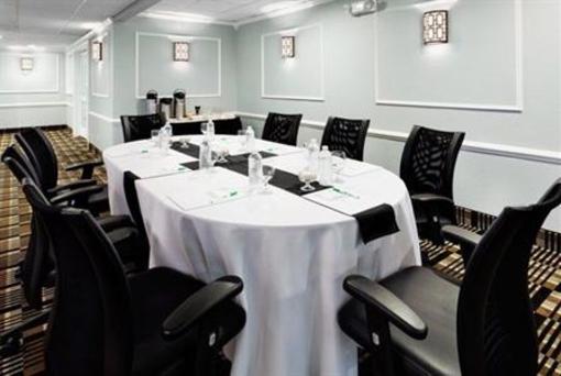 фото отеля Holiday Inn Fort Lee