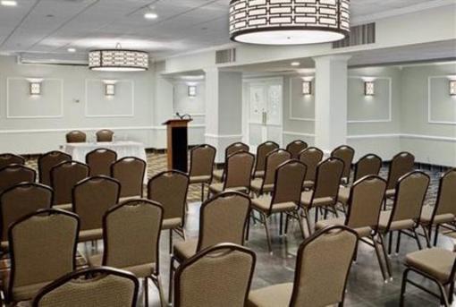 фото отеля Holiday Inn Fort Lee