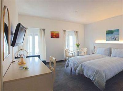 фото отеля Hotel du Port Villeneuve