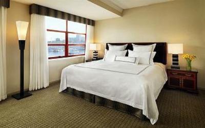 фото отеля Granville Island Hotel