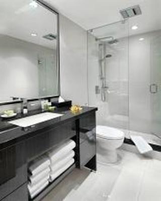 фото отеля Granville Island Hotel