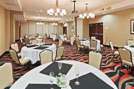 фото отеля Holiday Inn Oklahoma City Airport North