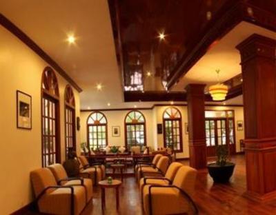 фото отеля Royal Crown Hotel
