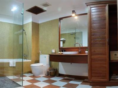 фото отеля Royal Crown Hotel