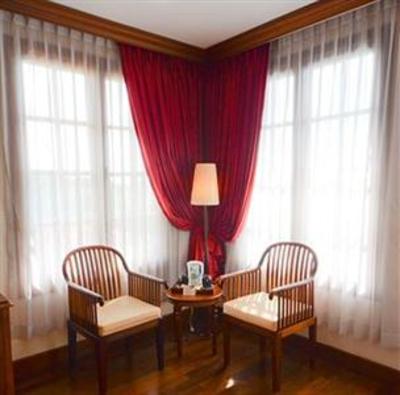 фото отеля Royal Crown Hotel
