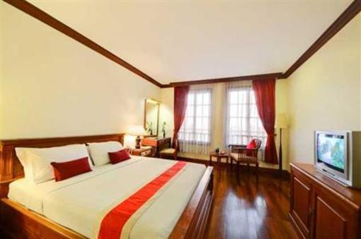 фото отеля Royal Crown Hotel