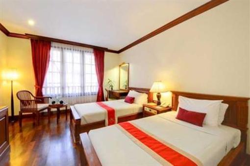 фото отеля Royal Crown Hotel