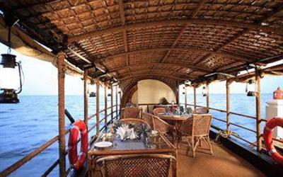 фото отеля Cocobay Resort Kumarakom
