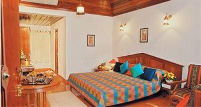 фото отеля Cocobay Resort Kumarakom