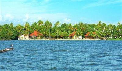 фото отеля Cocobay Resort Kumarakom