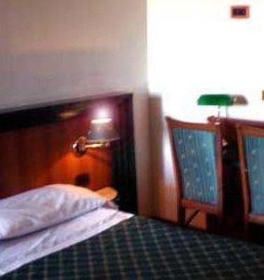 фото отеля Harri's Hotel