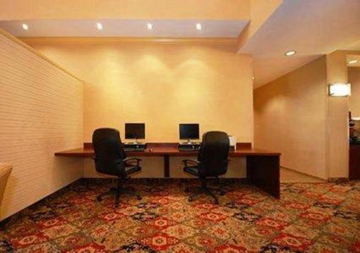 фото отеля Comfort Suites Fredericksburg (Virginia)