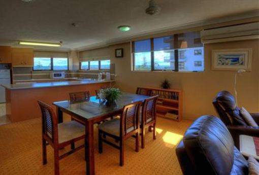 фото отеля Aristocrat Apartments Gold Coast