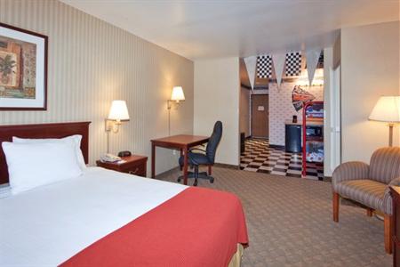 фото отеля Holiday Inn Express Hotel & Suites Henderson (Nevada)